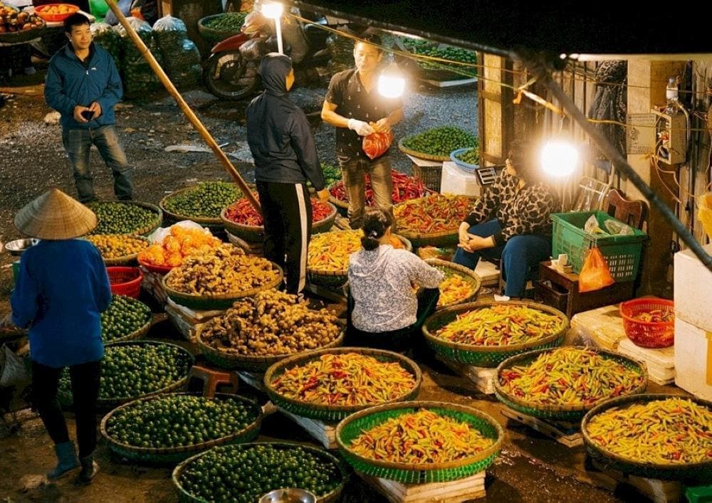 Long Bien Market has a wide variety of fresh local products